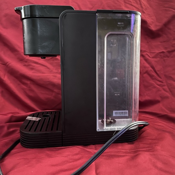 Like new keurig slim design coffee maker - Picture 4 of 4